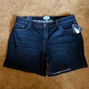 NWT Crown and Ivy stretch denim Shorts. Size 18W